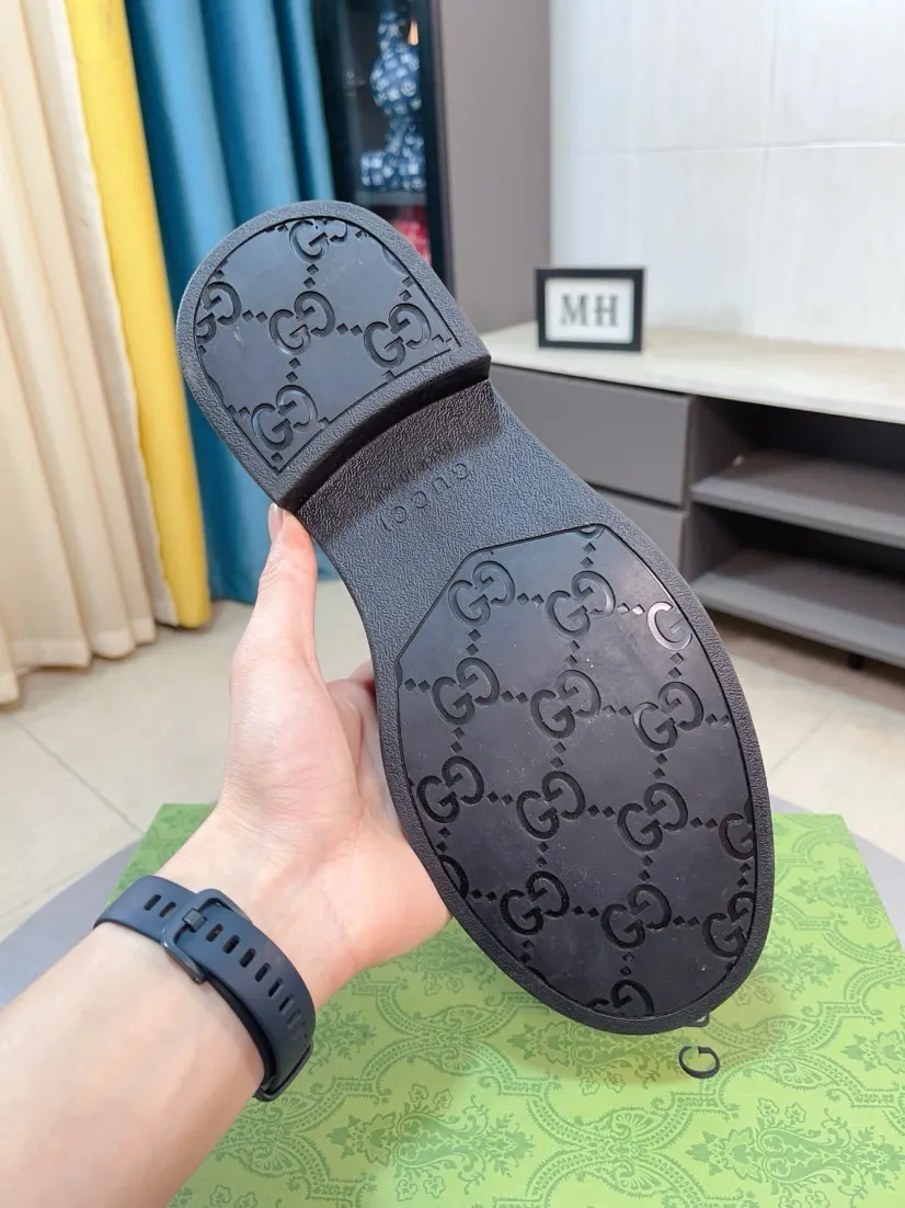 Factory price 520🌹🌹 [GUCCI Gucci] A new style of formal men's leather shoes is here ~ The original quality upper is made of cowhide imported from Italy + soft and delicate leather, comfortable and soft first-layer cowhide lining, rubber wear-resistant outsole, the shoe shape is dignified and domineering, and the luxury charm cannot be concealed! The natural and free nouveau riche leads the trend. Code number: 38-44